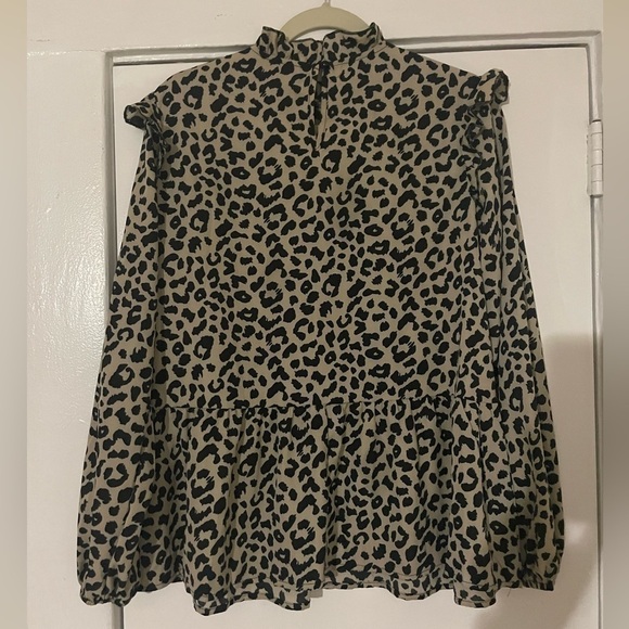 Leopard print peplum oversized shirt size medium - Picture 7 of 8